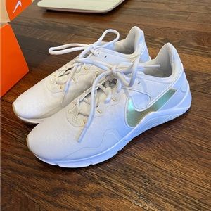 Nike Legend Essential 2